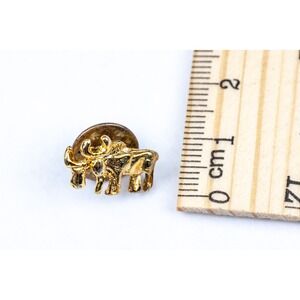 Vintage Gold Tone Wildebeest Gnu Animal Lapel Pin Safari Wildlife Jewelry